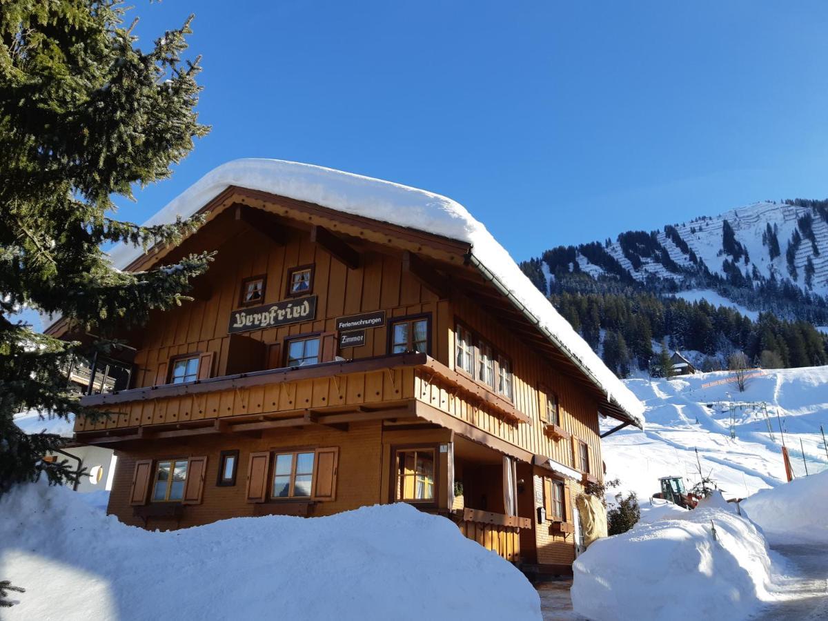 Das Bergfried - Urlaub Zentral Und Ruhig! Apartment Riezlern Exterior foto
