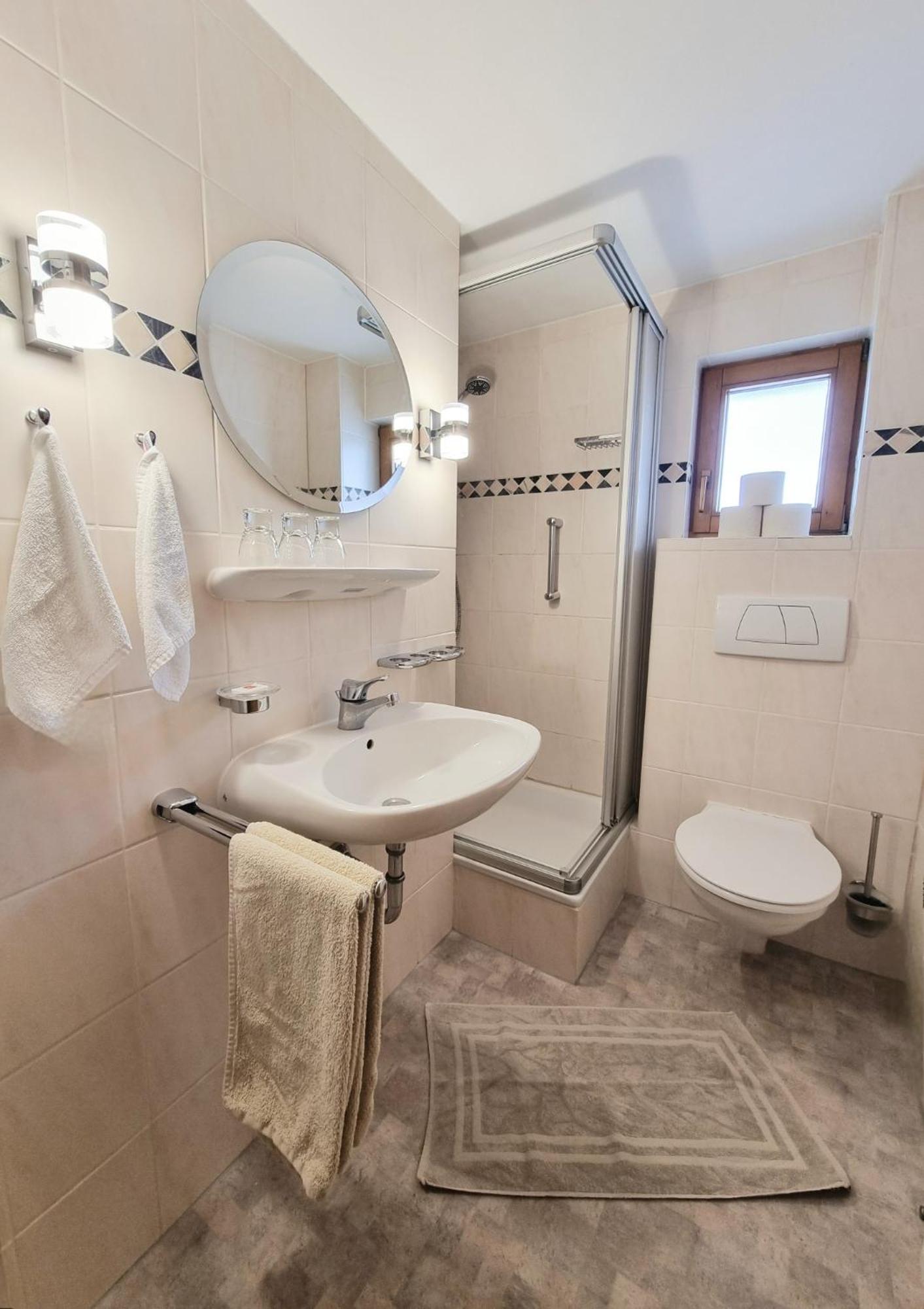 Das Bergfried - Urlaub Zentral Und Ruhig! Apartment Riezlern Cameră foto